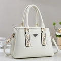 Detail of off-white lychee texture tote with gold chain accent and triangle emblem - Off-white