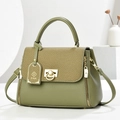 Borsa a mano verde erba in pelle con patta intrecciata e dettagli metallici dorati - Verde matcha