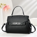 Schicke schwarze Umhängetasche aus Leder mit silberner Schnalle und elegantem Handgriff - Schwarz