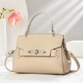 Elegante beige Leder-Beuteltasche mit silberner Schnalle und weichem Griff für Damen - Hellbeige
