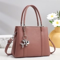 Sac fourre-tout chic rose lotus avec cuir grainé et pendentif chien en argent poli - Rose Poudré