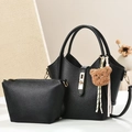 Ensemble sac à main noir élégant en cuir litchi avec boucle dorée et petit ours - Noir