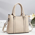 Borsa tote minimalista beige in ecopelle marmorizzata da donna con tracolla rimovibile - Albicocca