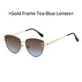 Lunettes de soleil en metal dore avec verres degrades bleu-the et monture triangle - Monture Dorée Verres Bleu Thé