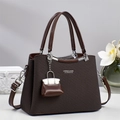Borsa a mano a tracolla marrone scuro in twill con doppi manici e finiture argento - Marrone