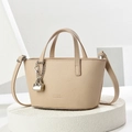Borsa tote beige a grana di litchi con goffratura CLASSIC, manici e ciondolo lucchetto - Cachi