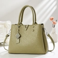 Sac fourre-tout vert avocat avec motif crocodile et décoration logo en métal en V - Vert