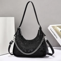 Borsa hobo nera con trama a serpente, catena d'argento e tracolla regolabile chic - Nero