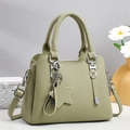 Sac cabas en cuir grainé vert clair avec pendentif étoile et bandoulière réglable - Vert