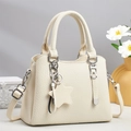 Sac cabas blanc crème avec texture litchi, breloque étoile et détails argentés - Blanc Cassé
