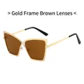 Oversized vlinderzonnebril met een goudkleurig metalen montuur en bruine glazen - Gouden Frame Thee Lens