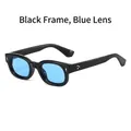 Occhiali da sole squadrati retrò con montatura nera lenti blu e dettagli dorati - Montatura Nera Lenti Blu