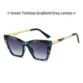 Occhiali cat-eye con montatura tartarugata verde, lenti sfumate e ali in metallo dorato - Montatura leopardo verde con lenti sfumate grigie