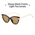 Cat eye zonnebril met glanzend zwart montuur lichtbruine glazen en gouden pootjes - Zwart Frame Licht Thee Lens