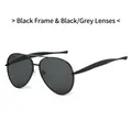 Klassieke aviator zonnebril met zwart metalen frame en grijze glazen op witte achtergrond - Zwart Frame Zwart Grijze Glazen