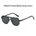Quadratische schwarze Sonnenbrille mit dunkelgrauen Gläsern und Hohlbügeldesign - Schwarzer Rahmen Schwarz Graue Gläser