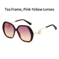 Lunettes de soleil oversize monture thé avec verres dégradés et détails perles - Monture Thé Rose Jaune