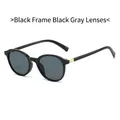 Gafas de sol redondas clásicas con montura negra, cristales grises y detalle dorado - Montura Negra Lentes Gris Negro