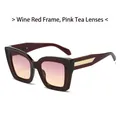 Occhiali da sole vintage bordeaux cat-eye con lenti rosa sfumate e dettagli oro - Montatura Rosso Vino Lenti Tè Rosa