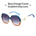 Lunettes de soleil oversize bleu et orange avec branches ornées de perles et verres gris - Monture Bleu Orange Verres Dégradés Gris