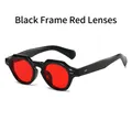 Gafas de sol retro con montura negra redonda, lentes rojas y detalles metálicos - Montura negra lentes rojas