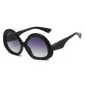 Gafas de sol ovaladas chic con montura negra y cristales grises degradados para mujer - Montura Negra Lente Gris Degradado