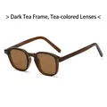 Lunettes de soleil carrées classiques avec monture thé foncé et verres thé assortis - Monture Thé Foncé Verres Thé