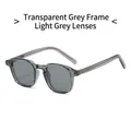 Lunettes de soleil classiques avec monture gris transparent et verres gris clair pour femme - Monture Grise Translucide Verres Gris Clair