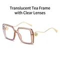 Lunettes de soleil oversize thé avec branches dorées ondulées ornées de perles - Monture Thé Translucide Verres Transparents
