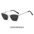 Occhiali da sole cat-eye in metallo argento con lenti grigie e ponte a forma di V - Montatura Argento Lente Grigio Nero