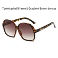 Oversized ovale schildpad zonnebril met bruine gradiënt glazen en gouden logo detail - Luipaard Frame Gradiënt Thee Lenzen