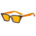 Lunettes de soleil carrées rétro avec monture grise transparente et verres orange vif - Gris Translucide Mat / Verres Orange
