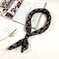 Elegante foulard in seta blu scuro con motivi paisley classici e finitura satinata - Paisley Blu Notte