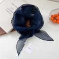 Écharpe étroite en mousseline à pois bleu marine et ruban à cheveux sur plateau - Pois Étoilés Marine (05be)