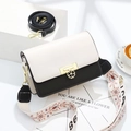 Sac carré contrasté crème et noir avec fermoir fleur dorée et double bandoulière - Noir (Avec deux bandoulières)