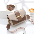 Retro-Umhängetasche in Beige-Braun mit dünnem Lederriemen und breitem Ethno-Gurtband - Kaffeebraun