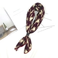 Foulard en soie vintage à motif pied-de-poule bordeaux avec boucle en cuir noir - Pied-de-poule