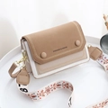 Chique driekleurige macaron handtas in kaki en beige met brede schouderriem met print - Khaki