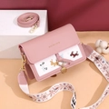 Sac bandoulière rose minimaliste avec broderie chien et bandoulière tissée chic - Rose