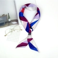 Foulard artistique en satin géométrique violet et bleu avec anneau en cuir noir - Géométrique Violet Bleu