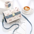 Borsa a tracolla beige con stampe Parigi e elegante patta e tracolla blu-grigio - Blu
