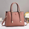 Elegante borsa a mano rosa polvere in pelle con doppi manici e dettagli dorati - Rosa