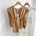 Detail of camel wool cable-knit shawl highlighting premium texture and soft 100% wool material - 43x100cm / Camel
