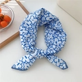 Piccolo foulard di cotone bianco con motivo floreale blu e bordo in pizzo per donna - Floreale Bianco (10 Cotone)