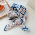 Foulard quadrato in cotone e lino con stampa vintage e pizzo blu sui bordi - Foglia di Vite Blu (12 Cotone)