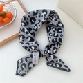 Sciarpa in cotone grigio con stampa leopardata, pizzo nero e dettaglio etichetta - Leopardo Grigio (18 Cotone)