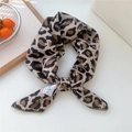 Foulard quadrato classico in cotone e lino con stampa leopardata marrone e nera - Leopardo Cammello (19 Cotone)