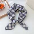 Foulard in cotone a quadretti bianchi e blu con pizzo all'uncinetto ed etichetta cotone - Griglia a Righe Viola (26 Cotone)
