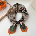 Foulard in cotone e lino con stampa artistica e bordi arancioni a contrasto - 65*65cm / Gioielli a Otto Foglie Verde