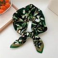 Foulard quadrato nero con foglie verdi e motivi floreali bianchi in raso setoso - 65*65cm / Nontiscordardimé Verde